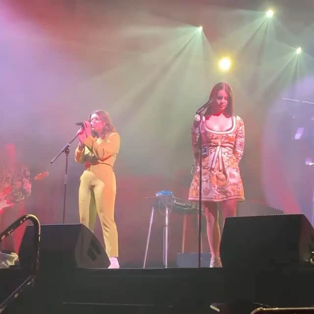 ベスト・コーストのインスタグラム：「not entirely sure how to even express the level of gratitude i have for this incredible woman and the opportunity she gave me last night. (shout out to me for messing up the lyrics to my own god damn song I’ve sang 1,000 times lol)  you’re the realest one there is @lanadelrey 👼🏻 what a week 💞」