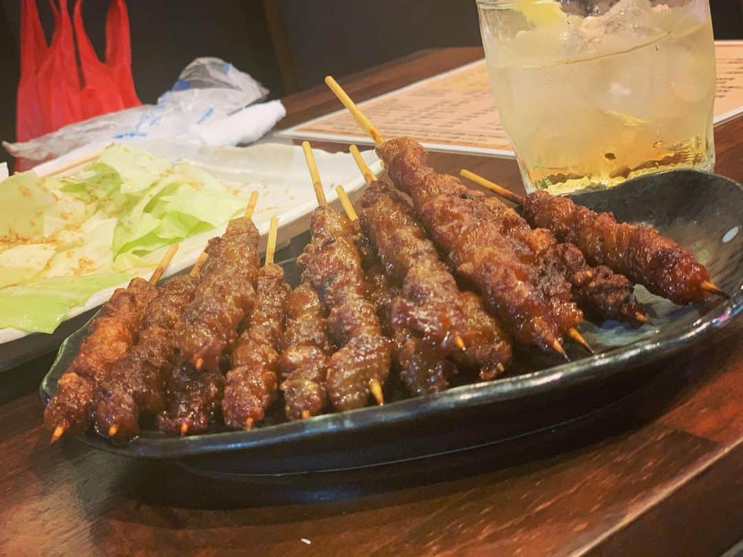 小柳ゆきのインスタグラム：「札幌の皆様。ありがとうございました！！！ . . 飛んで只今福岡です。 本当にごはんが美味しくて嬉しい😊 . . 明日はモラージュ佐賀でリリイベです！ お近くの方は是非💕 . . #佐賀 #モラージュ佐賀」