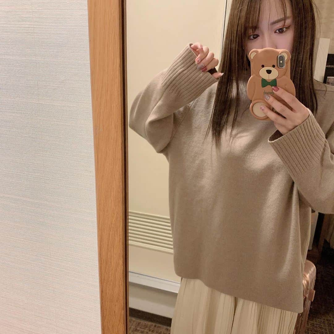 関根理紗さんのインスタグラム写真 - (関根理紗Instagram)「ニット今期買ったけど使いやすいしかわいい。 袖長めのちょっとダボって感じの大きめニット🥰 最近こういう色買うの多いかも！  #ちびコーデ #milaowen #秋服 #ニット」11月9日 22時33分 - sekine.risa