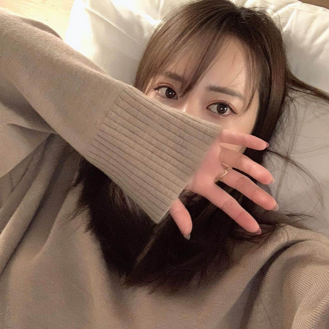 関根理紗さんのインスタグラム写真 - (関根理紗Instagram)「ニット今期買ったけど使いやすいしかわいい。 袖長めのちょっとダボって感じの大きめニット🥰 最近こういう色買うの多いかも！  #ちびコーデ #milaowen #秋服 #ニット」11月9日 22時33分 - sekine.risa