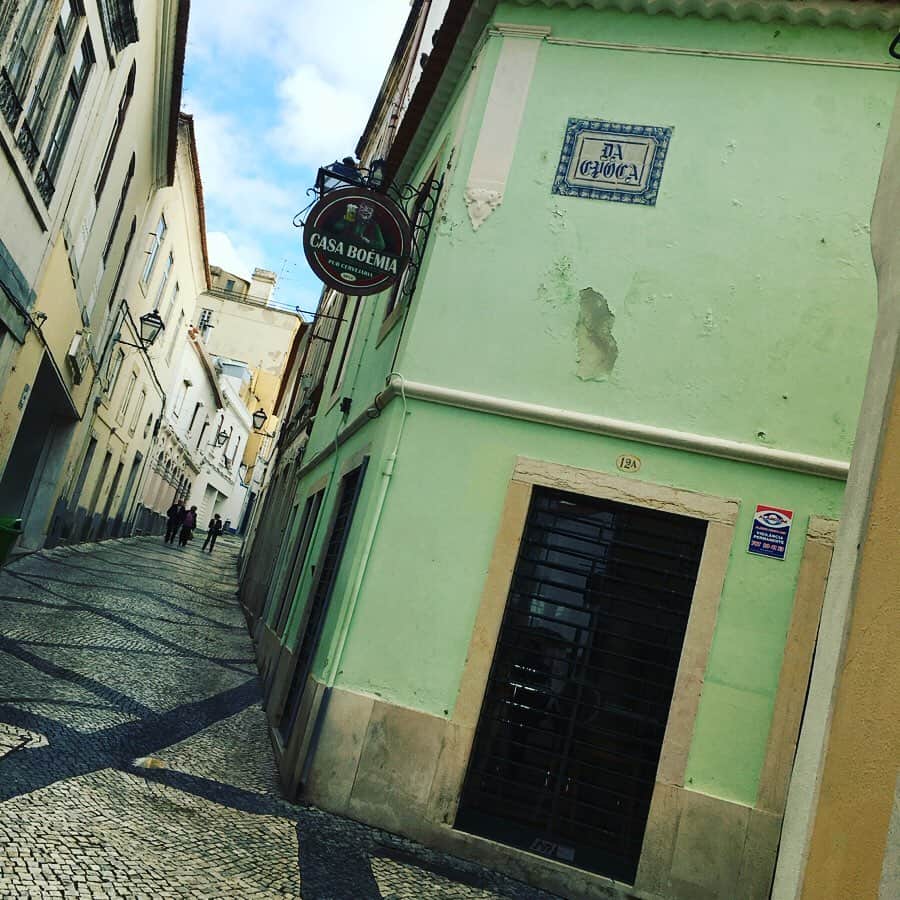 今村沙緒里さんのインスタグラム写真 - (今村沙緒里Instagram)「ポルトガル日記🇵🇹 トレース・ヴェドラス☺︎ かわいい街でした。 ・ Portugal Diary＊ Torres Vedras！ ・ #portugal #torresvedras #artandtur #ポルトガル #散歩 #ドアがすき #窓もすき」11月9日 22時39分 - saorix13