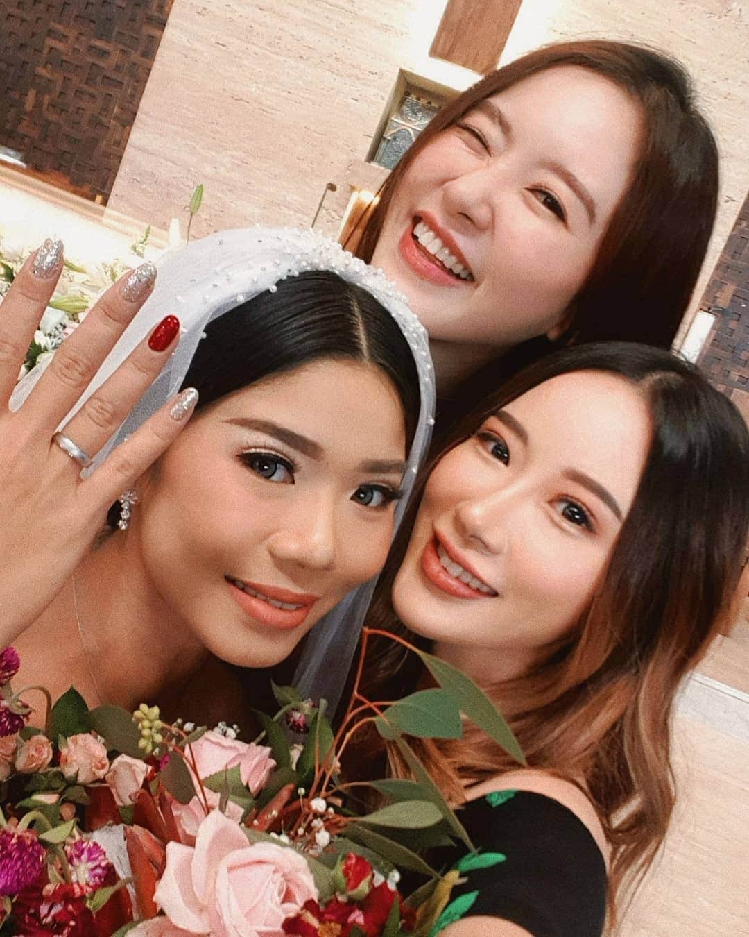 エリッサ・ヤマダのインスタグラム：「Congrats to the Blossom of our #PowerPuffGirl on getting hitched todayyy! Love you loads, @bellevalencia!!! 🤗💞💞💞 #ChoLentulation」