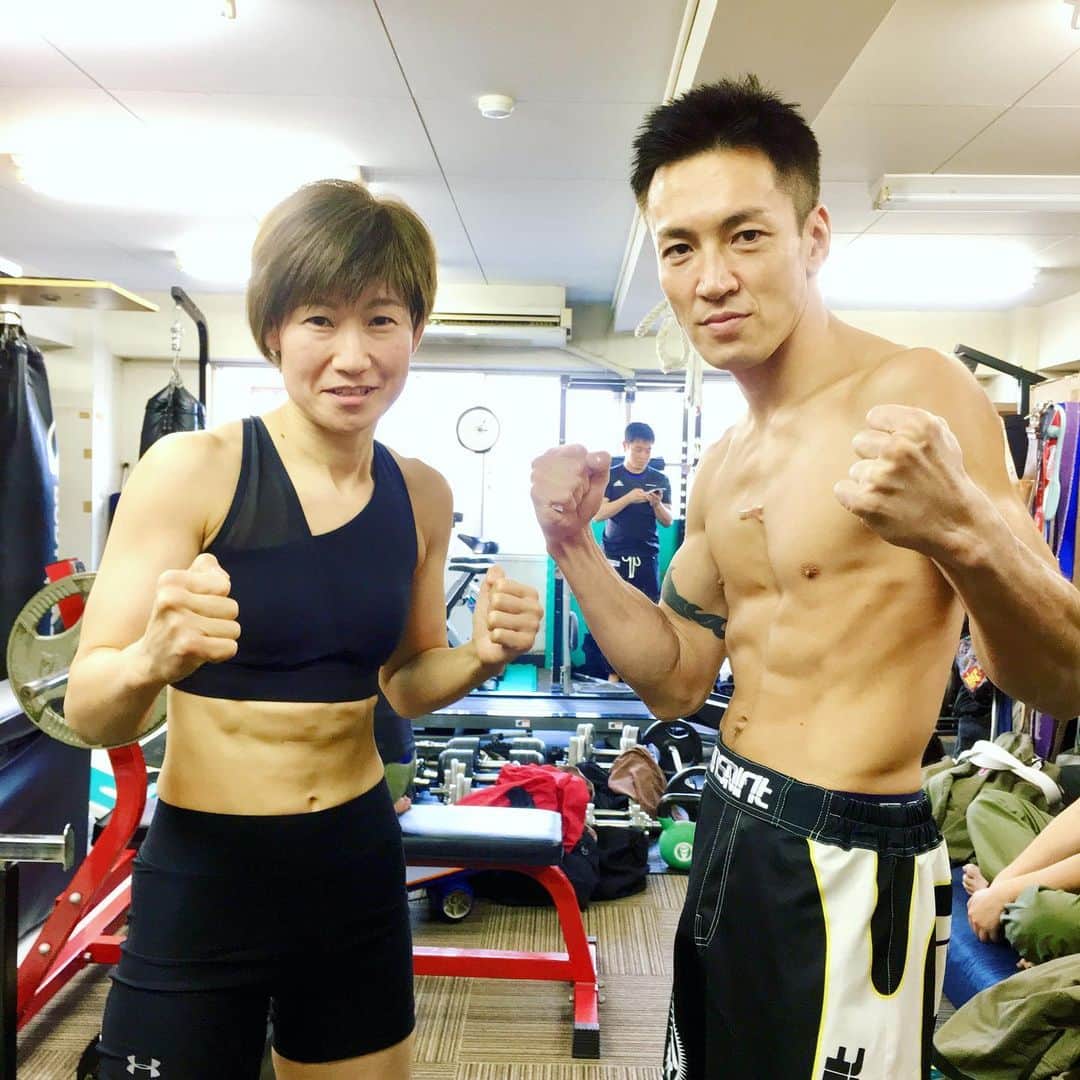 のインスタグラム：「みゆきさん洋平君 計量パス！！！明日は一緒に頑張るぞ💪💪💪 #広島 #修斗 #MMA #闘裸男」