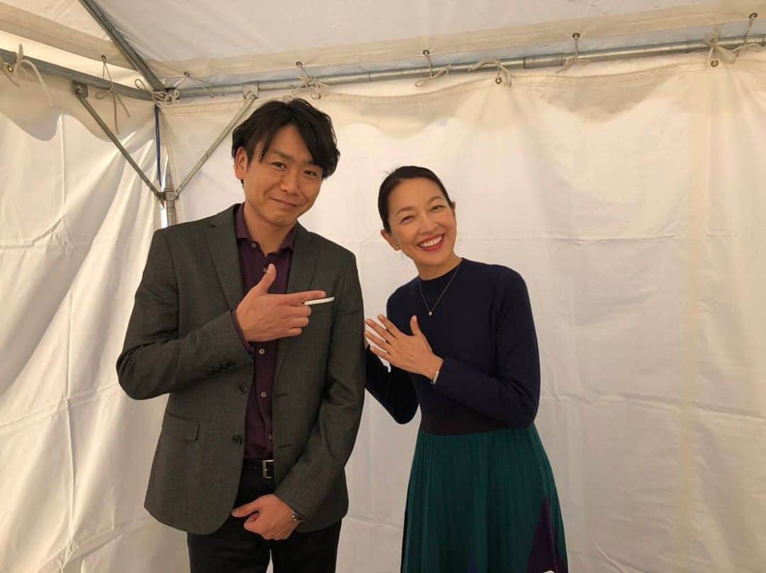 羽田美智子さんのインスタグラム写真 - (羽田美智子Instagram)「『不機嫌な女神たちプラス1』大阪公演、無事終わりました！ 西田尚美ちゃんと夜景を見ながら乾杯🍸✨🍸 幼なじみ役なのですが、、本当にそうだったんじゃないか？みたいに思います😌 とっても素敵な出会いをいただいてます❤️ 今日は、茨城町で『ドキドキ収穫祭』にトークショーにいって参りました🎤 マシコタツロウさんは茨城が生んだ偉大な作曲家🎼 ミニライブ素敵でした‼️ 代表曲『ハナミズキ』歌ってくださいました！製作秘話も、、。 トークも面白いし、、音楽できる人っていいなー🎼  さて明日はもう一度『渋谷スクランブルスクエア』羽田甚商店店主やります‼️ 13時頃～の予定にしてます。  もしお時間大丈夫でしたら、遊びにいらしてくださいね💕  #不機嫌な女神たちプラス1 #西田尚美 さん #どきどき収穫祭 #マシコタツロウ さん #羽田甚商店 #渋谷スクランブルスクエア #東急ハンズ」11月9日 23時02分 - michikohada