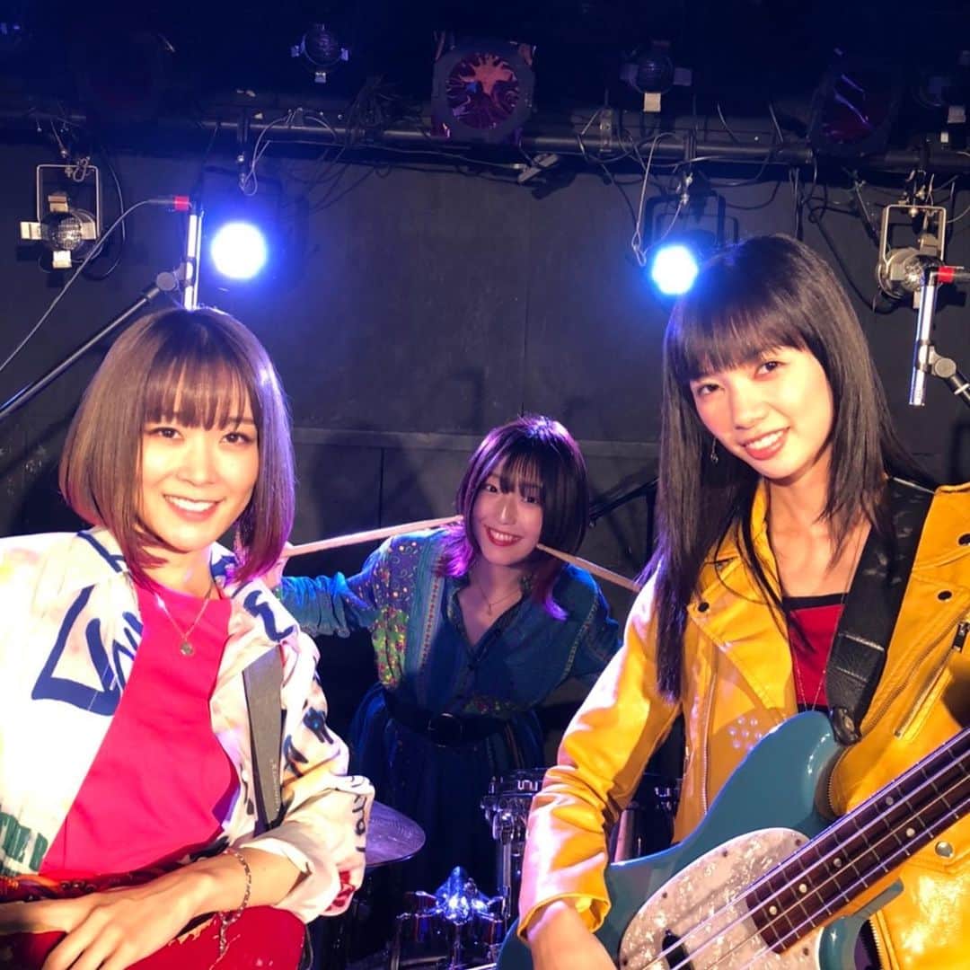 きなりさんのインスタグラム写真 - (きなりInstagram)「#俺の話は長い 第５話見てくださった皆さまありがとうございました〜！ 遂に小雪ちゃんライブ出来た😆🤟 この為にベース猛特訓しましたが、楽しくてベース始めようかなと思いました💃🎶 fenderのmustang凄く可愛い色🥺👏 お団子小雪ちゃんからライブ仕様に下ろしヘアでした〜 物語もどんどん動いてますね〜来週もお楽しみにです🙌」11月9日 23時15分 - kiiiina04