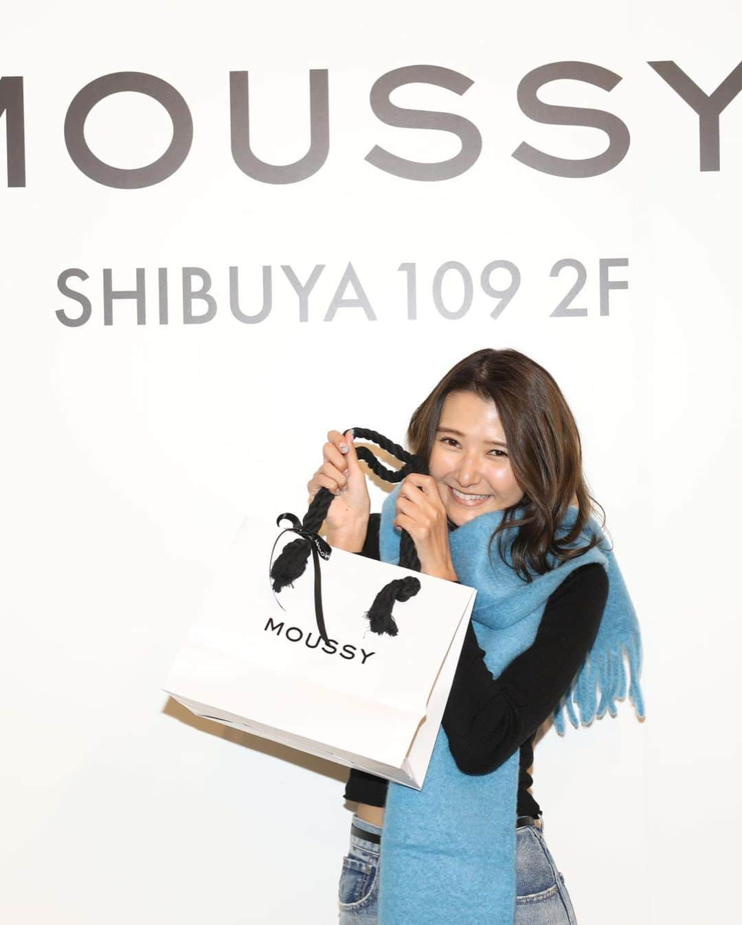 美優さんのインスタグラム写真 - (美優Instagram)「moussy109店がリニューアルオープンしたということで、早速行ってきました💓 ・ 階も2階にお引越しして前よりさらに行きやすくなったー😙 ・ ・ #moussy #moussy渋谷109店」11月9日 23時21分 - miyu11_20