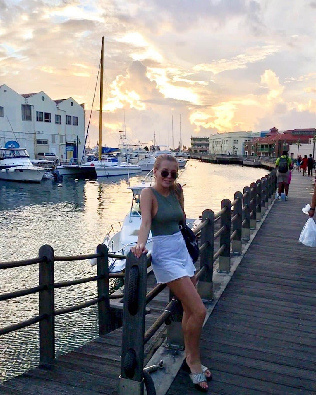 マリア・ヴィガロワのインスタグラム：「Oh....these sunsets✨  #Barbados#november#2019」