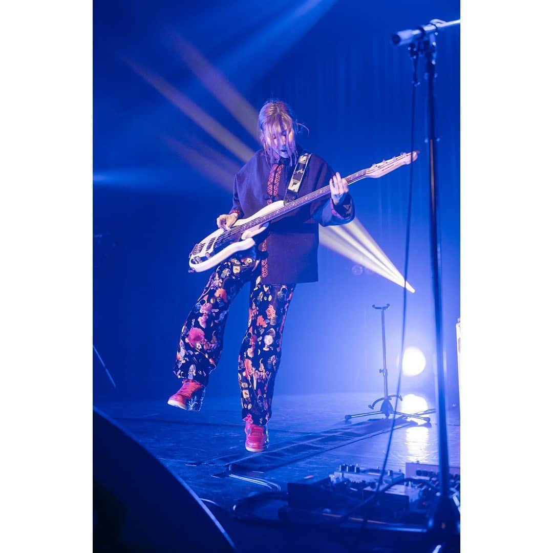 SCANDALさんのインスタグラム写真 - (SCANDALInstagram)「2019.11.09 SCANDAL TOUR 2019 "SCANDALの対バンツアー" at 豊洲PIT 1.LOVE SURVIVE 2.マスターピース 3.瞬間センチメンタル 4.STANDARD 5.最終兵器、君 6.エレクトリックガール 7.テイクミーアウト  8.HARUKAZE 9.Flashback No.5 10.会わないつもりの、元気でね 11.SCANDAL BABY photo by @takeshiyao  #scandal #scandalの対バンツアー」11月9日 23時38分 - scandal_band_official