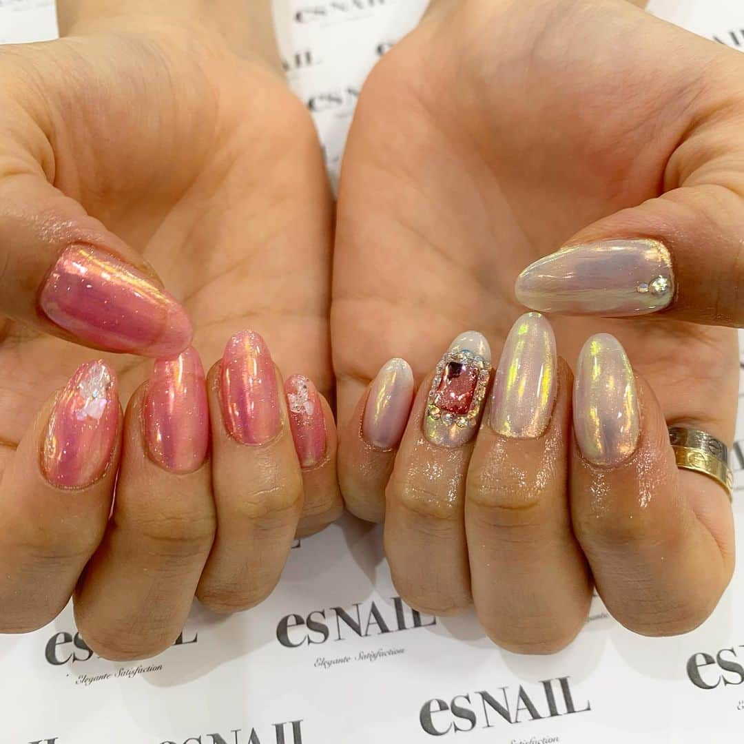 esNAILさんのインスタグラム写真 - (esNAILInstagram)「. つやつやオーロラミラー✨💖 . . .  #nail#nails#nailart#naildesign#esnail#esnail_shibuya#gelnail#ネイル#エスネイル#ジェルネイル#esネイル#ネイルデザイン#美甲#tokyo#shibuya#newnail#渋谷店#新宿店#吉祥寺店#大宮店#名古屋店#大阪店#福岡店 @esnail_la」11月9日 23時40分 - esnail_japan