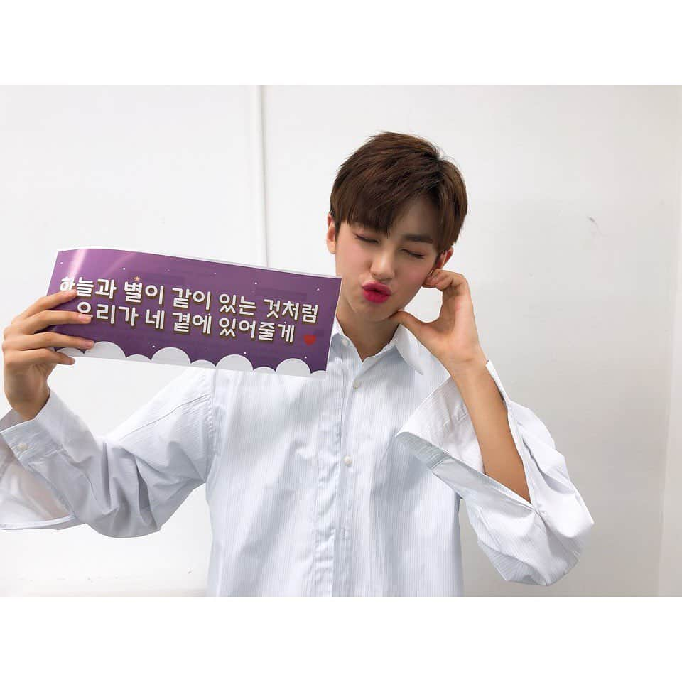 Jellyfish Entertainmentさんのインスタグラム写真 - (Jellyfish EntertainmentInstagram)「‪[#김민규 _ PHOTO]‬. 행복했던 민규🌱의 첫 태국 팬미팅❣  정말 행복한 시간이었습니다💕 우리 다음에 또 만나요 🥰  #민규 #KIMMINKYU #열아홉민규 #NINETEENMINKYUINBKK #JELLYFISH #젤리피쉬」11月9日 23時56分 - jellyfish_stagram