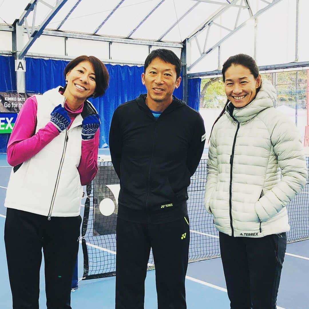 伊達公子さんのインスタグラム写真 - (伊達公子Instagram)「KimikoDate✖️YONEX PROJECT第3回キャンプDAY1 夏からしばらく時間が経ってのキャンプ。 4人それぞれ、日頃のホームコートで自分の課題に取り組んでいたことが手に取るようにわかる成長ぶり！ さらに課題が明確に、そして意欲的に明日も取り組みます。 今回はジュニアたちに食に関する意識も持ってもらいたく、栄養士さんにも指導をいただきました。夜にはジュニアたちに向けて講義の時間も持ちました。 #伊達公子 #kimikodate #テニス #テニスプレーヤー #テニスプレイヤー #tennis #tennisplayer #instatennis #instasports #yonex #yonexjapan #yonextennis #ヨネックス #ヨネックステニス #kimikodate×yonexproject #スポル品川大井町 #スポル」11月9日 23時57分 - kimiko.date