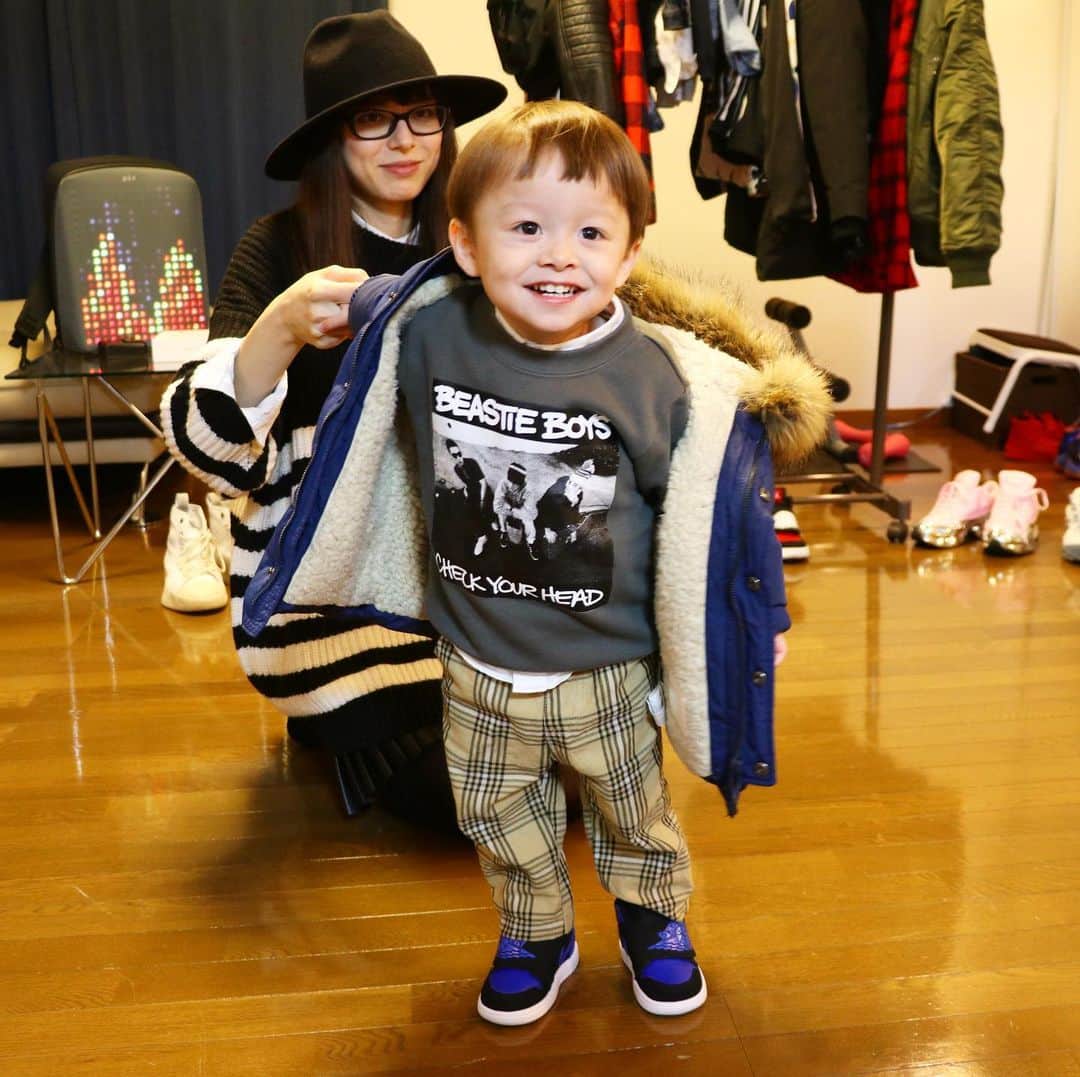 いおりくんTVさんのインスタグラム写真 - (いおりくんTVInstagram)「家族で冬服コーデ対決！ しぃしぃの冬服コーデ パターン② インナーシャツ #zarababy  インナースウェット #beastieboys  アウター #zarababy  ボトムス #branshes  スニーカー #jordan1  #いおりくんtv #しぃしぃtv #2歳 #可愛い #冬服 #冬服コーデ #大好き #笑顔 #楽しい #ファッション #子供服 #kids #kidsfashion #kids_japan」11月10日 0時04分 - iorikuntv