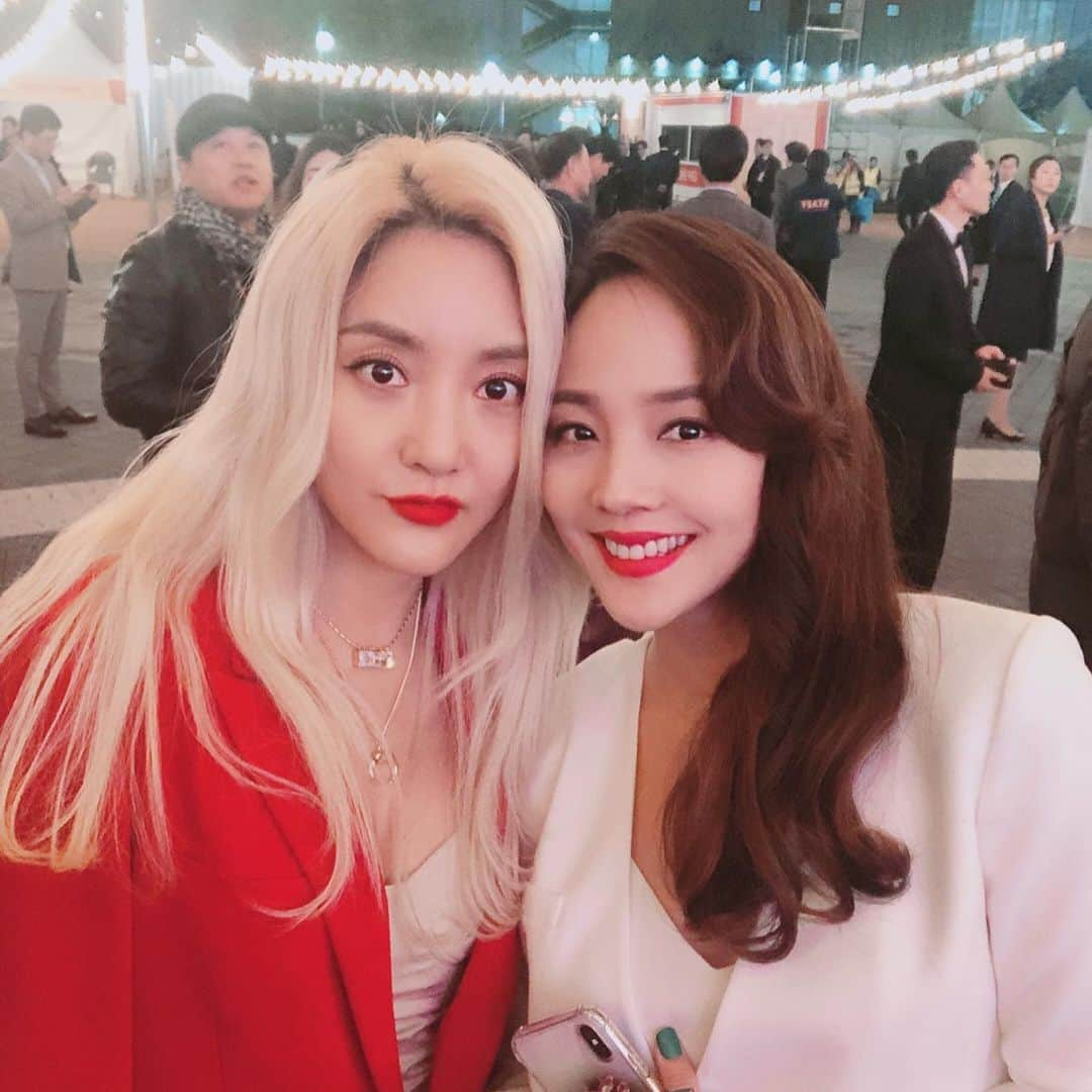 ユジンさんのインスタグラム写真 - (ユジンInstagram)「제1회 #강릉국제영화제 #GIFF 오랜만에 #바다 #유진 함께하는 스케줄~ 그리고 나와 늘 함께하는 남자들~! #inncompany 성원대표님~그리고 방송좀타본 우리 #고산 매니저님~ #보이드바이박철 #관리끝판왕 #싱글남 박철원장님~! 좋은 사람들과 함께라 더더 즐거운 나의 일터~!」11月10日 0時11分 - eugene810303