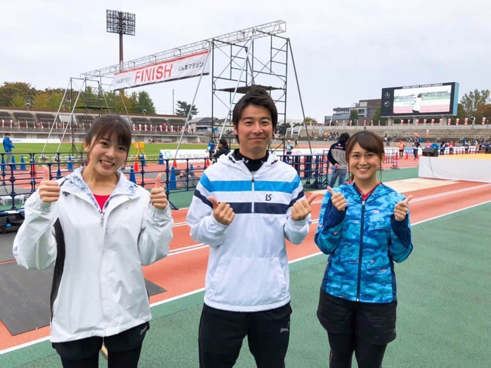 飯野詩帆さんのインスタグラム写真 - (飯野詩帆Instagram)「ちょうど1週間前！ 前橋市を発着点に多くのランナーが 県内を駆け抜けました🏃‍♀️✨ ・ ・ 今年は、去年に引き続き小松アナと 矢田アナと一緒に番組を担当しました☺️💓 ・ 実は私、去年の番組で 「来年は走りたいなぁ〜」と言っていて 今年はリバーサイドジョギング走りました👟💨 ・ アンカンミンカンと岩瀬ガッツさんにも 「本当に走るの？」って聞かれましたが… ちゃんと走りましたよ🙆‍♀️（笑） ・ でも、私より カメラや三脚を持って走っていた スタッフさんの方がキツかった… 沿道から「取材班がんばれ〜！」という声を たくさんいただきました🤣 ありがとうございました✨ ・ スポーツって本当に素敵ですね💫 特にマラソンは 老若男女問わず挑戦できて、 個人競技だと思われがちですが 達成することで一体感を味わえる☺️ ・ 是非来年はみんなで走れたらいいな🏃‍♀️🏃‍♂️🏃‍♀️ ・ ・ 【ぐんまマラソンダイジェスト】 11月16日(土)夜8時〜9時 ・ 出場した方は映ってるかも〜？🧐💓 ・ ・ #群馬テレビ #3ch #ぐんまマラソン #🏃‍♀️ #1103 #特番 #小松アナ #矢田アナ #アンカンミンカン #岩瀬ガッツ さん #4枚目は #3名のインタビューに3カメ体制の図」11月10日 0時15分 - shiho.1180