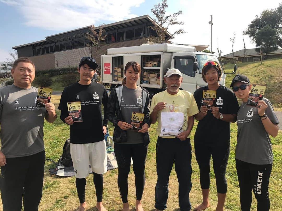 鈴木悠佳子のインスタグラム：「新作☺️冬にあったか〜いサンドソッスス🔥 これからの冬の練習が楽しみになります❄️ カンガルーのジャーキー！ 高タンパク☺️ ナチュラルローソンで売ってます👏 #サンドブロック  #カンガルーじゃーきー #ワイルドフィット」