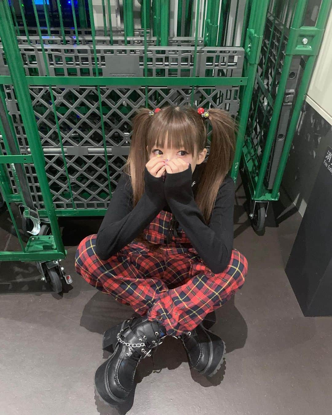 椎名ひかり（ひかりん）さんのインスタグラム写真 - (椎名ひかり（ひかりん）Instagram)「首元に絞殺がポイント  #リッスンフレーバー #listenflavor  #code #yosuke_usa #タートルネックニット #タートルネック #ヨースケ　#fashion #ootd #秋コーデ #秋服 #今日の私服 #今日の服 #カジュアルコーデ #私服 #コーディネート #プチプラコーデ #プチプラ#着まわし #着まわしコーデ　#missamissa #ぴかりん」11月10日 0時22分 - pikarin_shiina