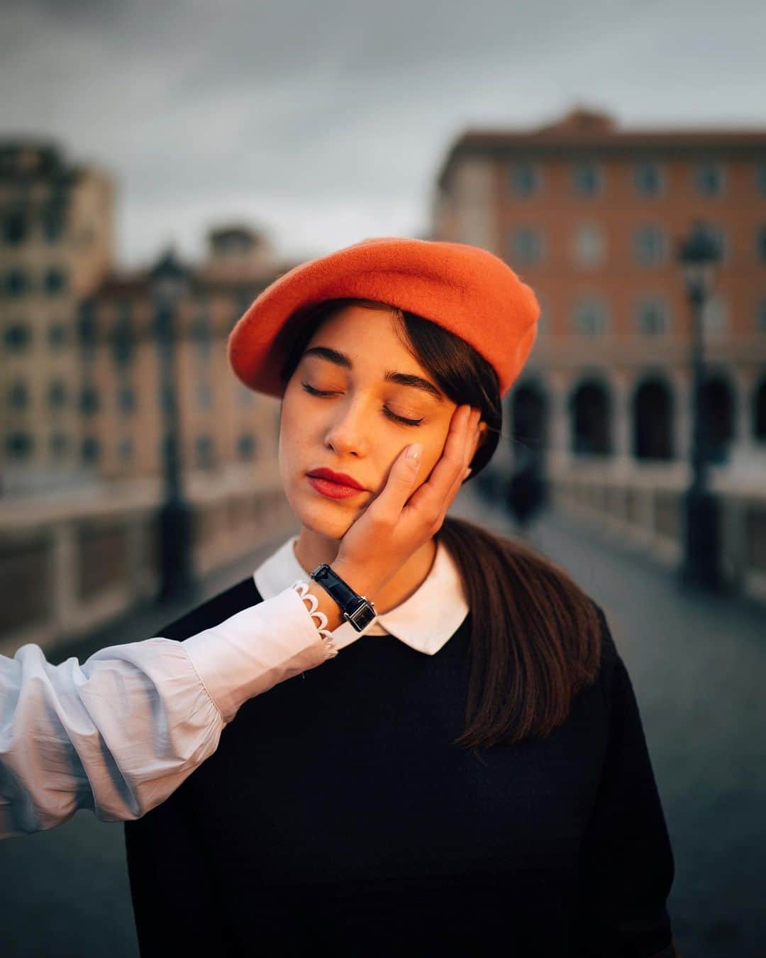 Simone Bramanteのインスタグラム：「{ A Timeless Short Story } • In a fall day, I meet a beautiful, dreamy face to care for. Her name is Rome, and my time stopped when in front of her. #EleganceisanAttitude  Here my work w / @longines for #LonginesDolceVita #ad」