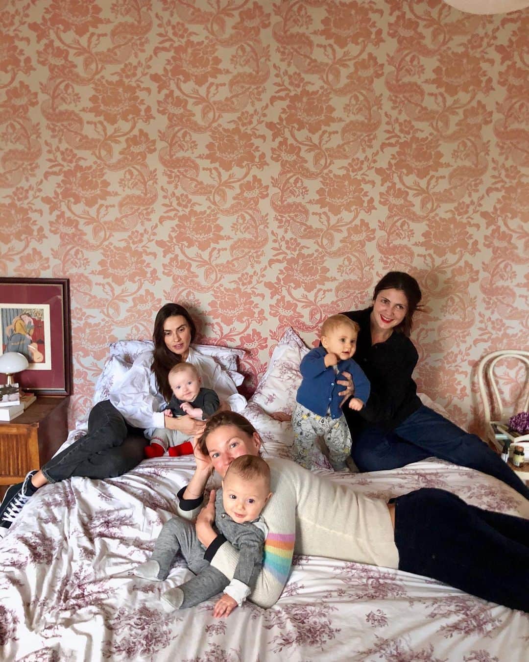 Jeanneのインスタグラム：「Jeanne’s nursery is open 👶🏼👶🏼👶🏼」