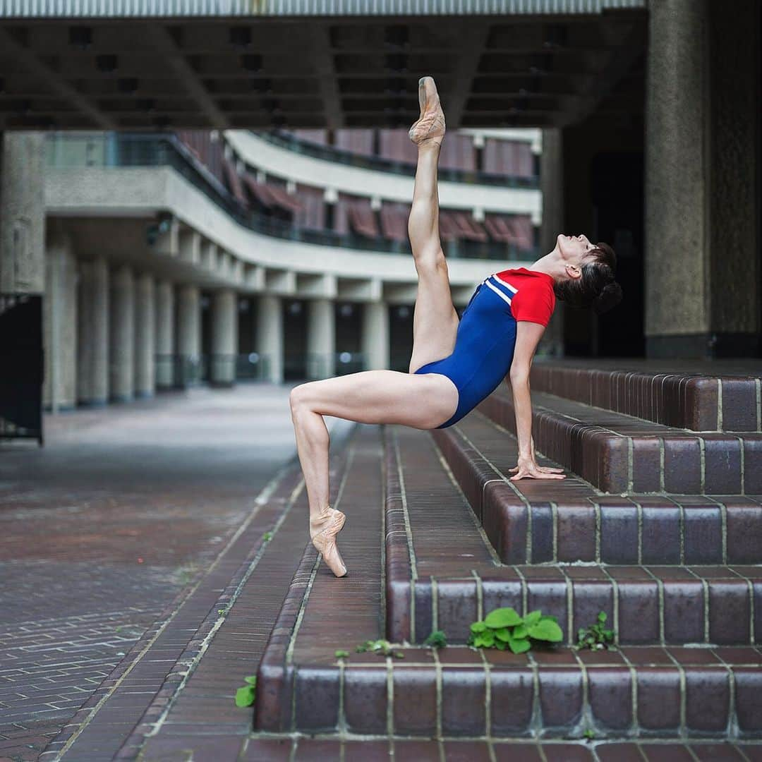 ballerina projectさんのインスタグラム写真 - (ballerina projectInstagram)「Olivia Cowley at the Barbican Centre. #ballerina - @olivia.cowley #barbicancentre #london #ballerinaproject #ballerinaproject_ #ballet #dance #pointe #oliviacowley  The Ballerina Project book is now in stock. Link is located in our Instagram profile. @ballerinaprojectbook #ballerinaprojectbook」11月10日 0時33分 - ballerinaproject_