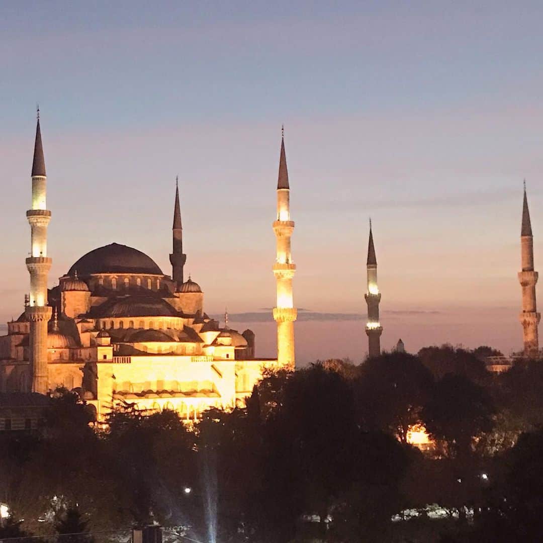 Eliana Michaelichin Bezerraのインスタグラム：「Viajando pelo mundo para mostrar todas as curiosidades e belezas da Turquia em nosso programa. #turkey🇹🇷 #programaeliana10anos #elianaviaja」