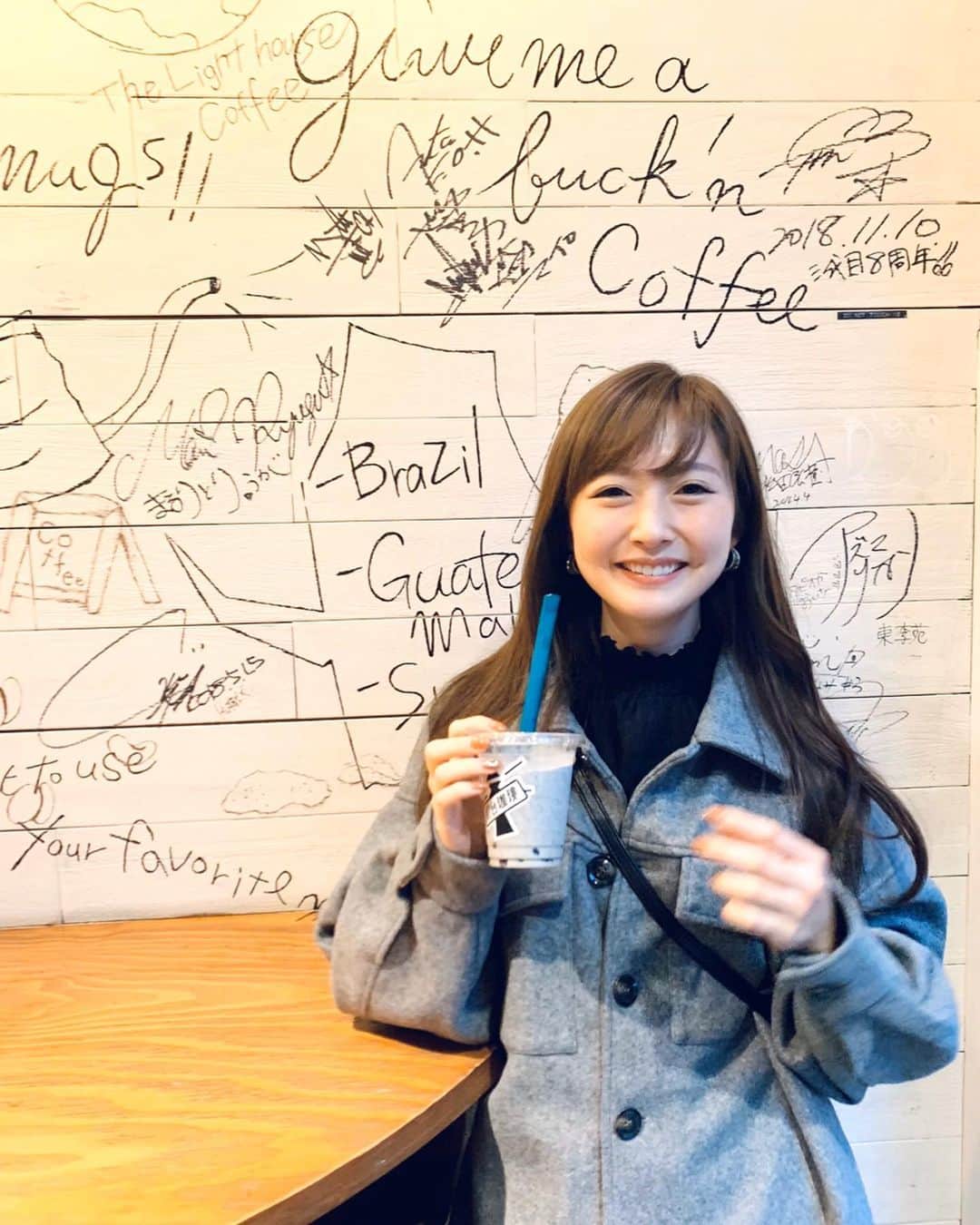 西村笑花さんのインスタグラム写真 - (西村笑花Instagram)「⛄️ ・ ・ 黒ごまシェイクのタピオカおいしかった〜☺️🖤💛🖤 #yum #sapporocafe #sappro #hokkaido #thelighthousecoffee #tapioca #😋 #えみかぐるめ」11月10日 0時52分 - emika_nishimura