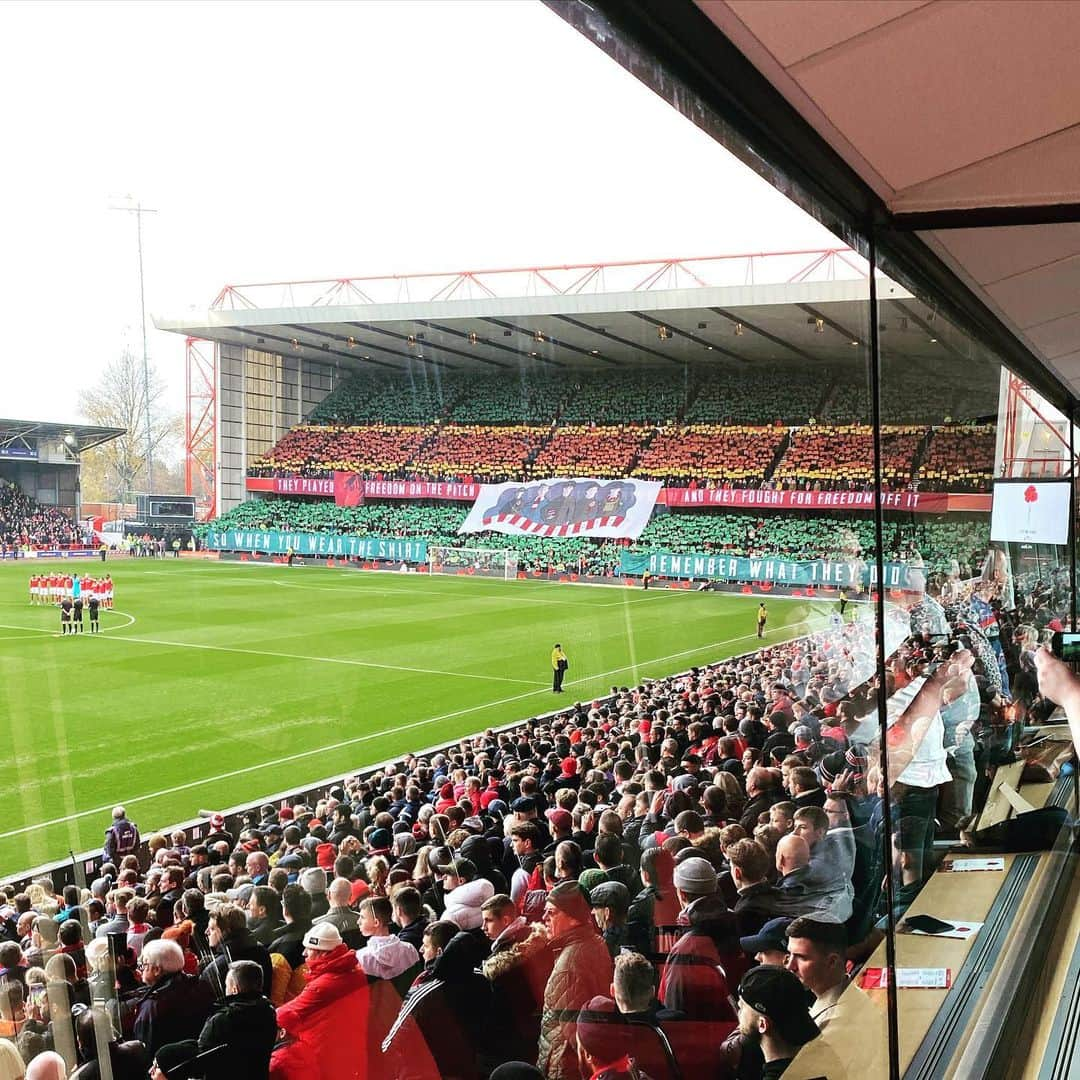 カール・ジェンキンソンのインスタグラム：「Buzzing for the lads today 😁 Touch of class @ the Trent End pre match. Never forgotten. #nffc #rememberanceday」