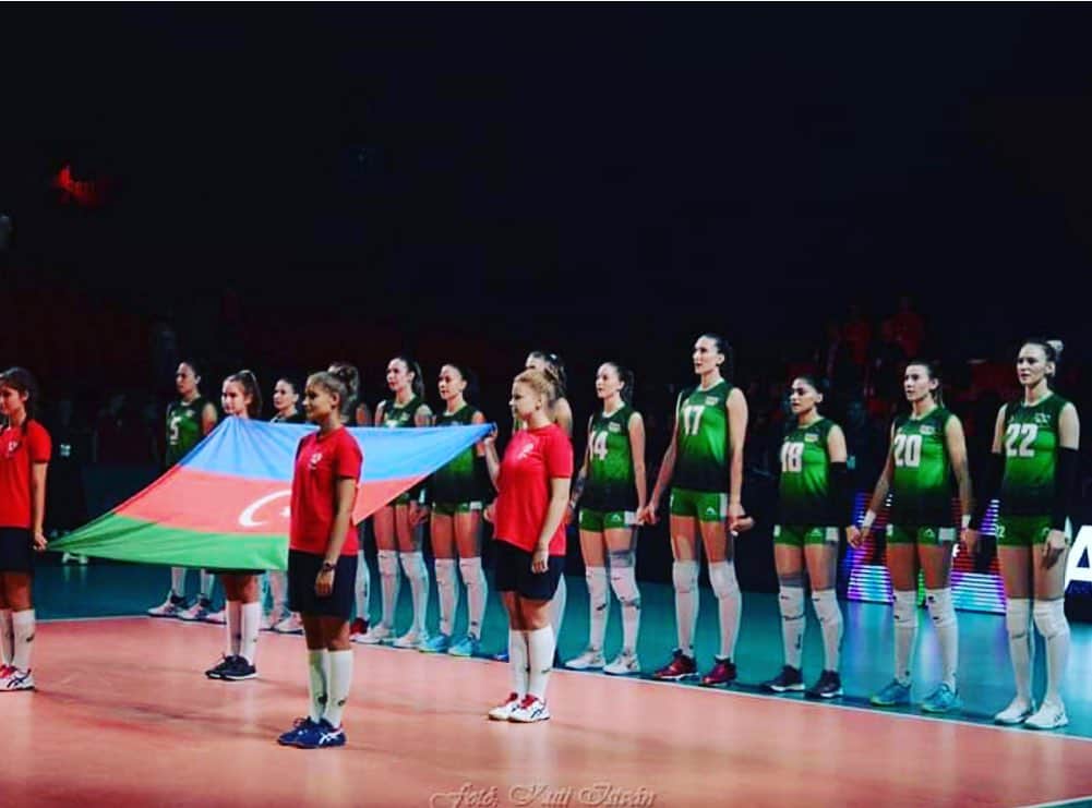 ポリーナ・ラヒモワさんのインスタグラム写真 - (ポリーナ・ラヒモワInstagram)「Happy Azerbaijan flag day! 🇦🇿 #Azerbaijan #flag #congratulations #citizens」11月10日 0時55分 - polina_rahimova