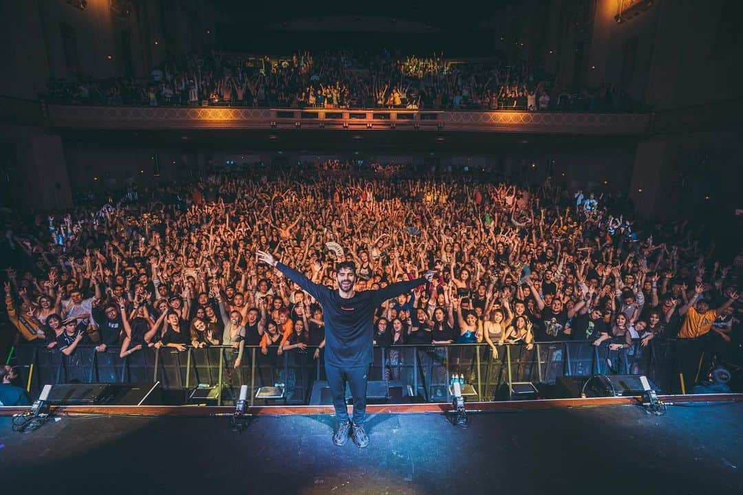 R3habさんのインスタグラム写真 - (R3habInstagram)「soldout show in Oakland 🔥🔥⁣⁣ ⁣⁣ thank you for an incredible vibe can't wait for the other show of the North America tour🙏🏼🎉⁣⁣ ⁣⁣ let me know in the comments which show you are coming 🍾🎉」11月10日 1時01分 - r3hab