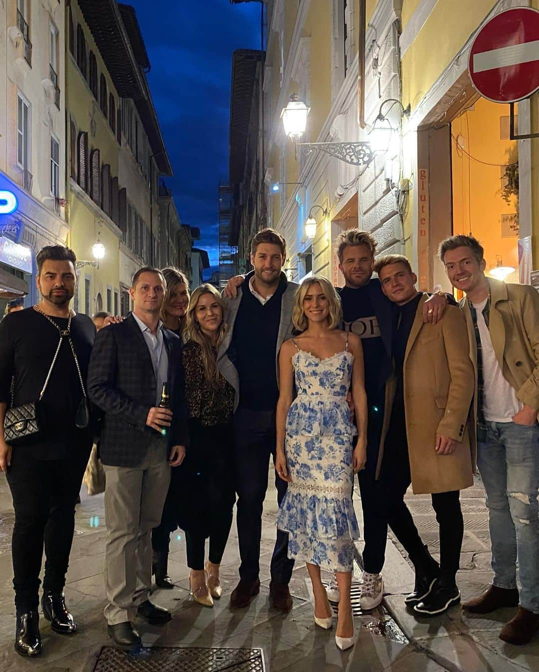 クリスティン・カヴァラーリさんのインスタグラム写真 - (クリスティン・カヴァラーリInstagram)「I had the most incredible week in Italy with all of my favorite people. From truffle hunting, to seeing where my great grandpa grew up, to all the laughs and carbs eaten, to all the bottles of wine, this trip goes down in history. Leaving with my heart full 💙」11月10日 1時10分 - kristincavallari