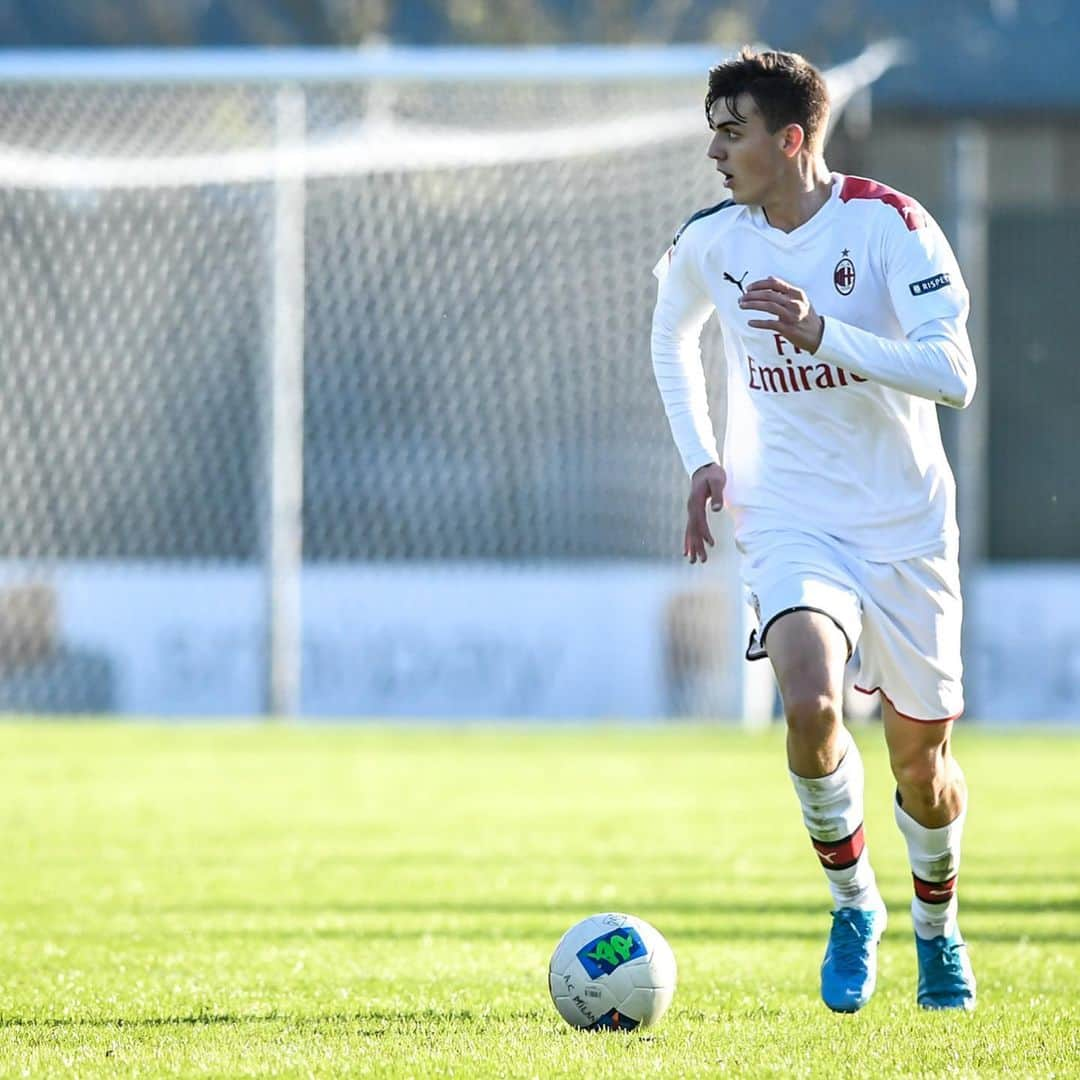 ACミランさんのインスタグラム写真 - (ACミランInstagram)「#MilanPrimavera 🆚 Hellas Verona  Sala, Maldini, Pecorino, Brescianini 🖐🏻 What a splendid win, boys. Keep it up! 🔴⚫ #MilanYouth」11月10日 1時13分 - acmilan