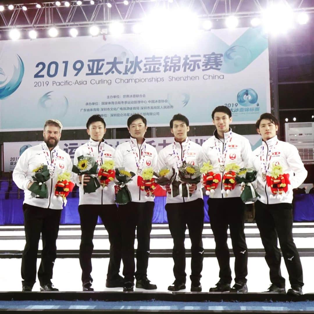 阿部晋也さんのインスタグラム写真 - (阿部晋也Instagram)「PACC2019は準優勝でした。 残念な結果ではありますが、気持ちを切り替えて世界最終予選に臨みたいと思います。  個人的には1ヶ月半前のあの状態から試合に戻れて嬉しい反面、大会直前の合流となってしまいチームに凄く迷惑をかけたので、ここからしっかりトレーニングに励み、コンディションを整えて残りのシーズンを戦っていきます。  戦いはまだまだ続きますが、PACC2019の応援ありがとうございました‼️ #北海道コンサドーレ札幌 #コンサドーレカーリングチーム #PACC2019 #hardlinenation」11月10日 1時31分 - shinyabe106