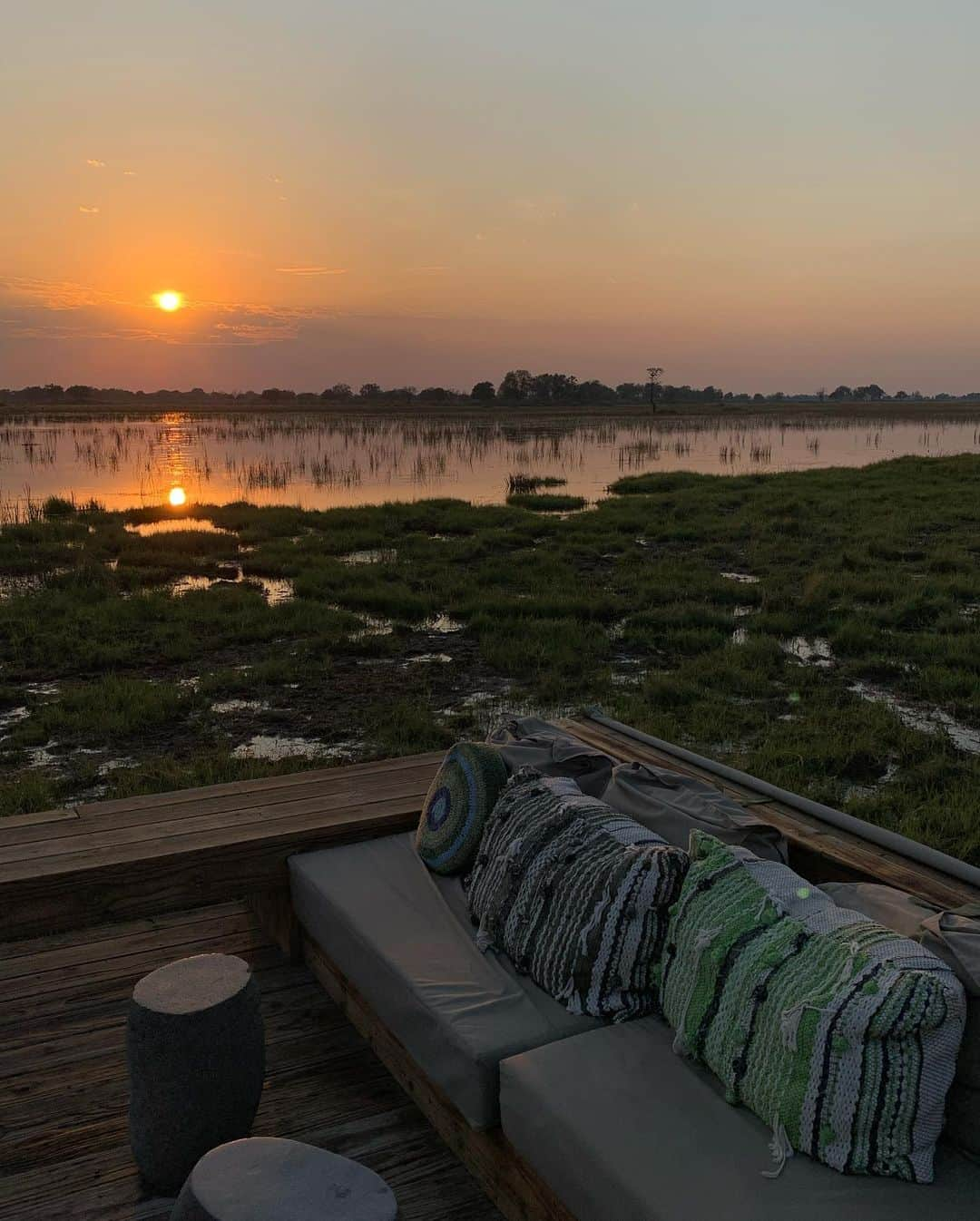 マリア・シャラポワさんのインスタグラム写真 - (マリア・シャラポワInstagram)「The sunrise and sunset of Okavango Delta, Vumbura Plains 🇧🇼. The not so casual 5am wake up calls are not that bad when you start your day with this view from our lodge and finish it off with a boat cruise on the water bank. 🦒🦓」11月10日 2時01分 - mariasharapova