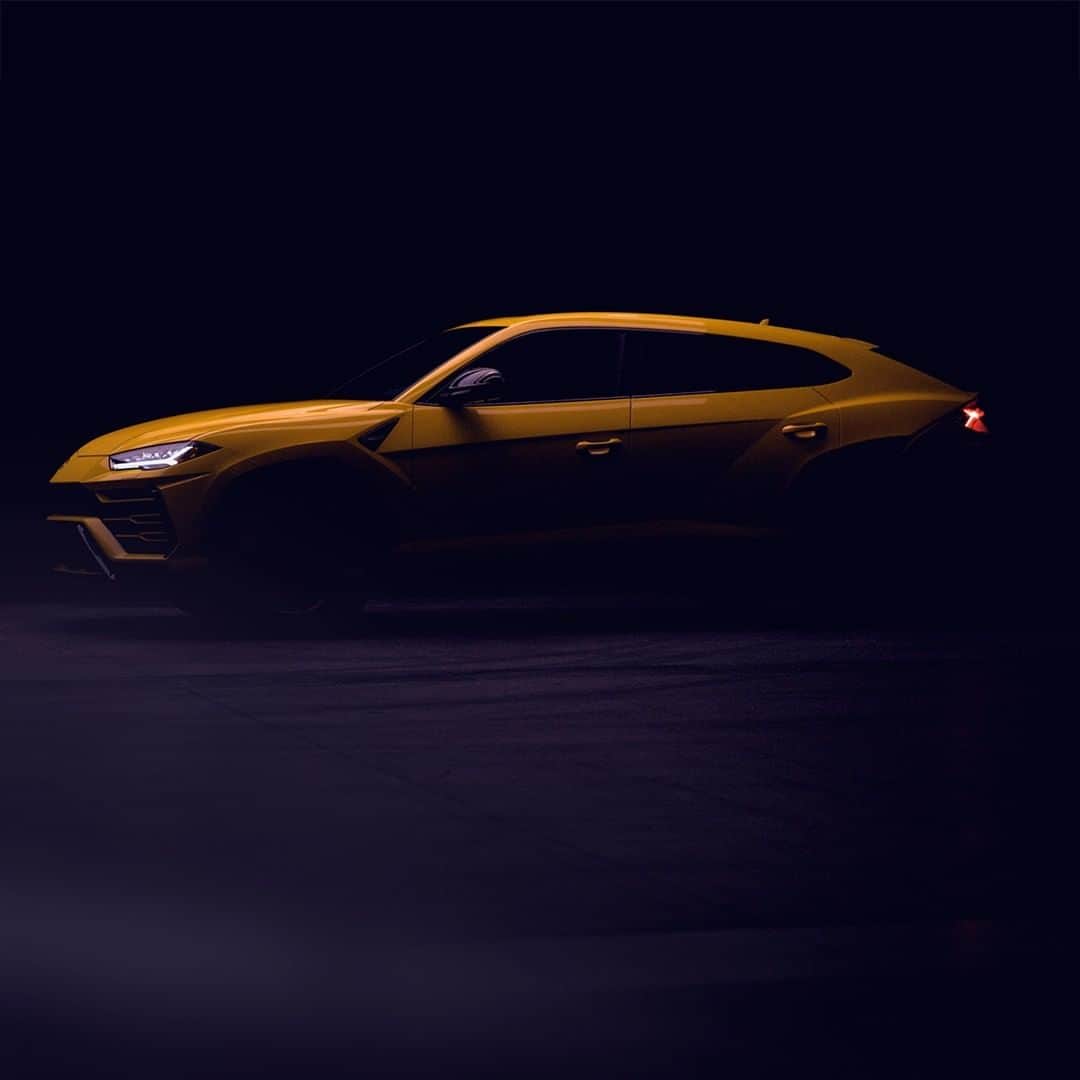ランボルギーニのインスタグラム：「Attitude shines even in the dark.  Where would you drive Lamborghini Urus at night?  #Lamborghini #Urus #SinceWeMadeItPossible」