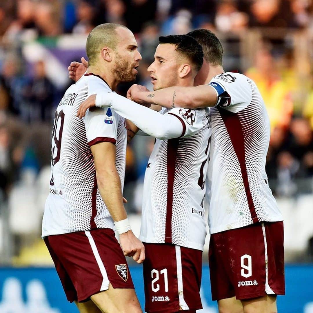 のインスタグラム：「Resilienza! 3 punti fondamentali! Unione di gruppo! Avanti! 💪🏻 ⚽️ 🙌🏻 #BresciaTorino #equilibrio #passione」