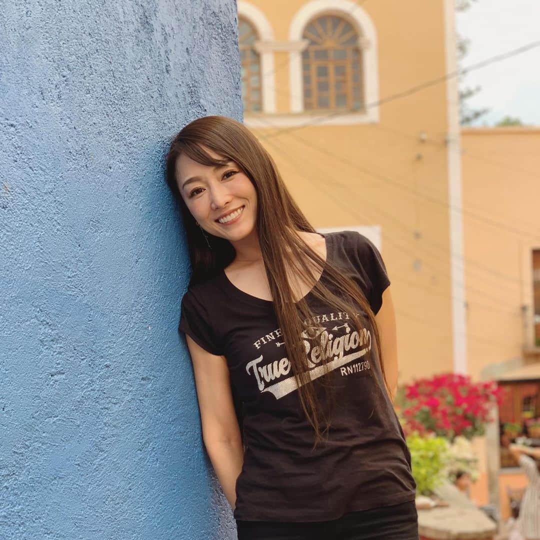 のインスタグラム：「街が可愛い過ぎる🥺💕 お友達が素敵写真撮ってくれた🥺✨ . The city is so cute My friend took a nice photo . @anzu_sayuri . #メキシコ #mexico #グアナファト #Guanajuato #女子旅 #girlstrip #杏さゆり #SayuriAnzu」