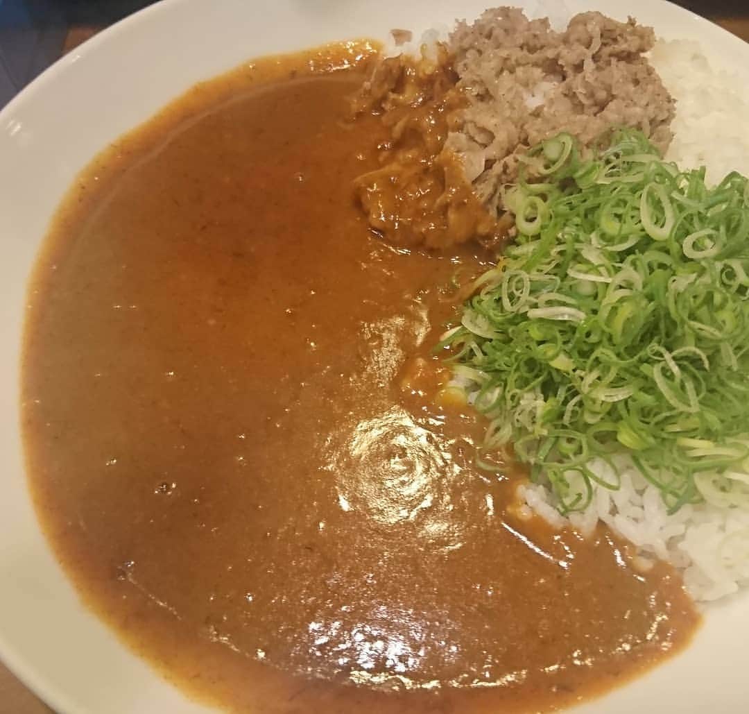 和田政宗さんのインスタグラム写真 - (和田政宗Instagram)「新大阪駅1階の「モジャカレー」を再訪。  とても美味しい。かなり美味しい。  前回100辛でかなり辛かったので、20辛にしたら辛さはもの足りず。  次回は50辛ですね。」11月10日 13時27分 - wadamasamune
