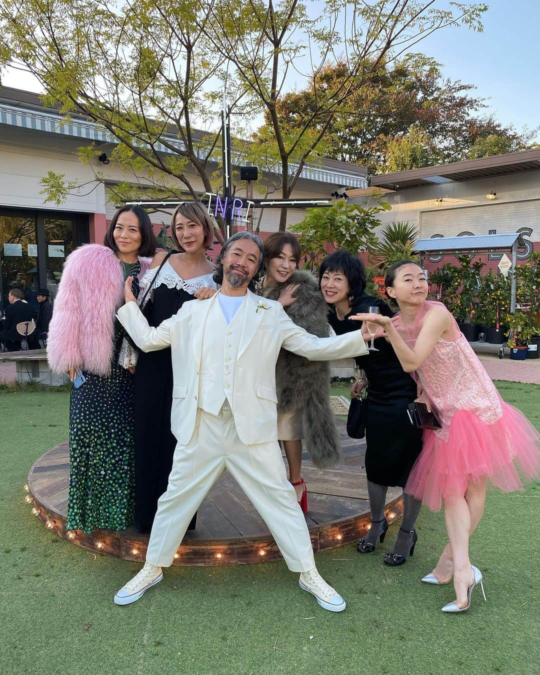 岸本佳子さんのインスタグラム写真 - (岸本佳子Instagram)「Happy wedding 👰 ❤️🤵🏼 メグさん、シンヤさん、おめでとうございます。2019年11月9日というスペシャルな日をありがとうございます🎀  #wedding #happy #happywedding」11月10日 13時30分 - yoshico_kishimoto