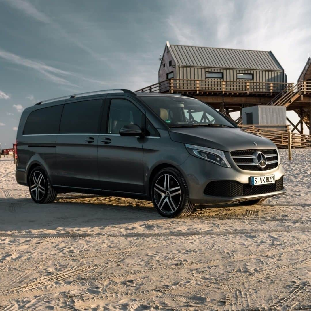 メルセデス・ベンツさんのインスタグラム写真 - (メルセデス・ベンツInstagram)「Beach date with the V-Class. Would you join? 📷 @riccispeckelsphotography on a roadtrip for #MBSocialcar.  #mercedesbenz #vclass #newVClass #mbsummer #vanadventure #MBVans」11月10日 12時00分 - mercedesbenz