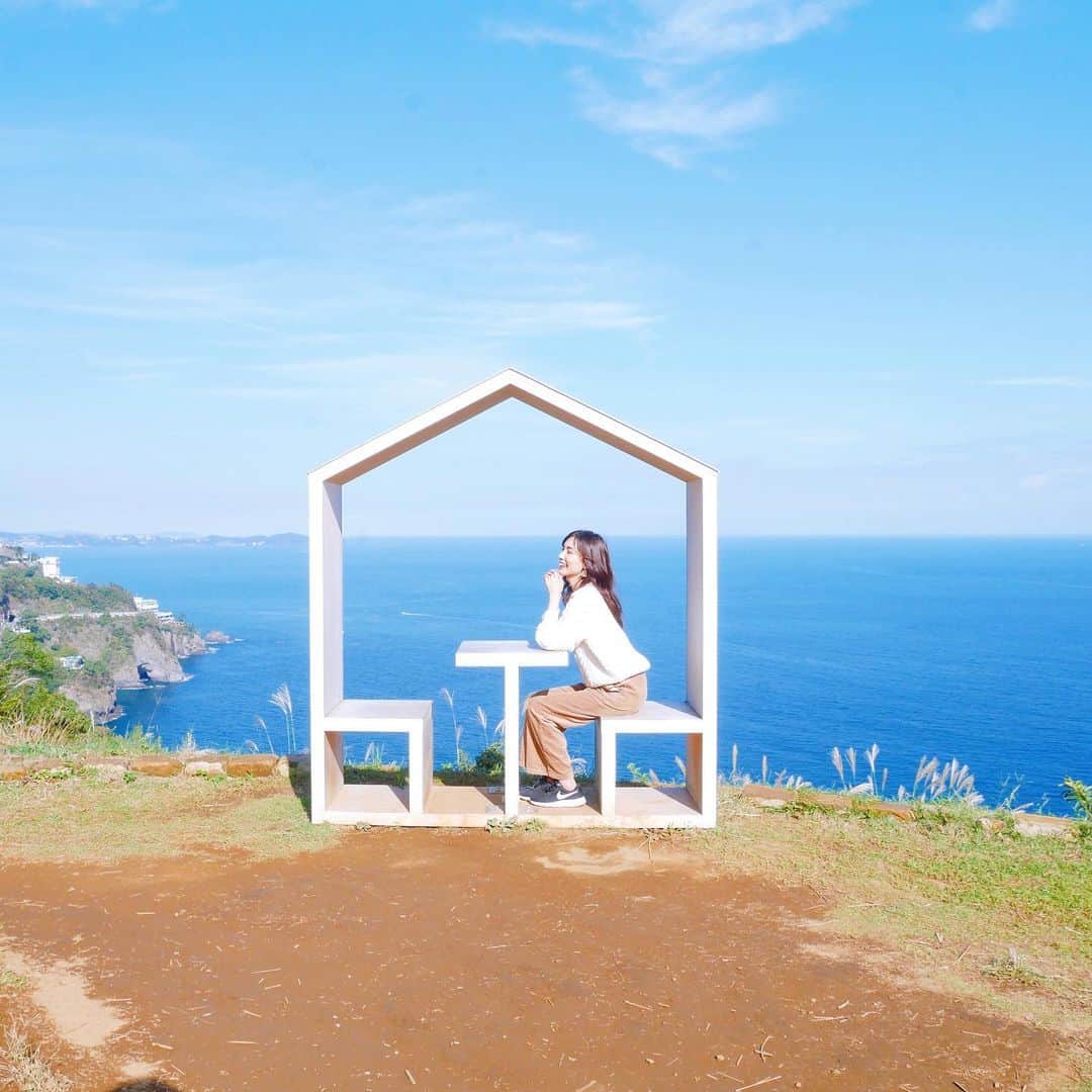 のインスタグラム：「* 以前来た時は見逃していた 熱海を一望できるフォトスポット⛱笑 加山雄三のきーもち🥴」