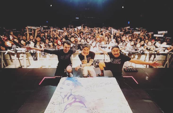 雅-MIYAVI-さんのインスタグラム写真 - (雅-MIYAVI-Instagram)「Thanks Seoul! Tonight, Shanghai 🤘🏻😎/🎸⚡️⚡️ #Repost @miyavi_staff “NO SLEEP TILL TOKYO” World Tour 2019 ASIA 🔥Day 3 #Seoul WEST BRIDGE with KT 5G ． Thanks everyone for a great night!🙏 . Next Up Day 4 11.10 #Shanghai #VASLive ． 📷By: @mikeyboiiiiii . . 【リリース情報】 MIYAVI NEW ALBUM 💿 NO SLEEP TILL TOKYO 7.24 Release⬇️⬇️ https://umj.lnk.to/miyavi_nsttPR . 【ライブ情報】 「MIYAVI “NO SLEEP TILL TOKYO” World Tour 2019 ASIA」 11/1 Hong Kong | Music Zone@E-Max 11/3 Taipei | CLAPPER STUDIO 11/8 Seoul | WEST BRIDGE with KT 5G 11/10 Shanghai | VAS LIVE 11/13 Guangzhou | MAO Livehouse 11/15 Chengdu | Aflame Art Center Hall 1 11/17 Beijing | TANGO 11/23 Bangkok | Central Plaza Chaengwattana Hall . 「MIYAVI “NO SLEEP TILL TOKYO” World Tour 2019 JAPAN」 12/5 Sapporo | Zepp Sapporo 12/9 Sendai | Rensa 12/10 Nagoya | Zepp Nagoya 12/12 Fukuoka | Zepp Fukuoka 12/18 Tokyo | Zepp DiverCity TOKYO 12/21 Osaka | Zepp Osaka Bayside ． MIYAVI ファンクラブ ”MYV CREW” 2019年度会員受付中！！ MIYAVI Fan Club“ MYV CREW” 2019 Membership Admission and Renewal Information  ご入会方法は⬇️ http://myv382tokyo.com/myvcrew/about.html ． ． #MIYAVI #NoSleepTillTokyo #NSTT #UnderTheSameSky #MYVCREW #NorthAmerica #USA #CANADA #MEXICO #EUROPE #ASIA #JAPAN #live」11月10日 12時13分 - miyavi_ishihara