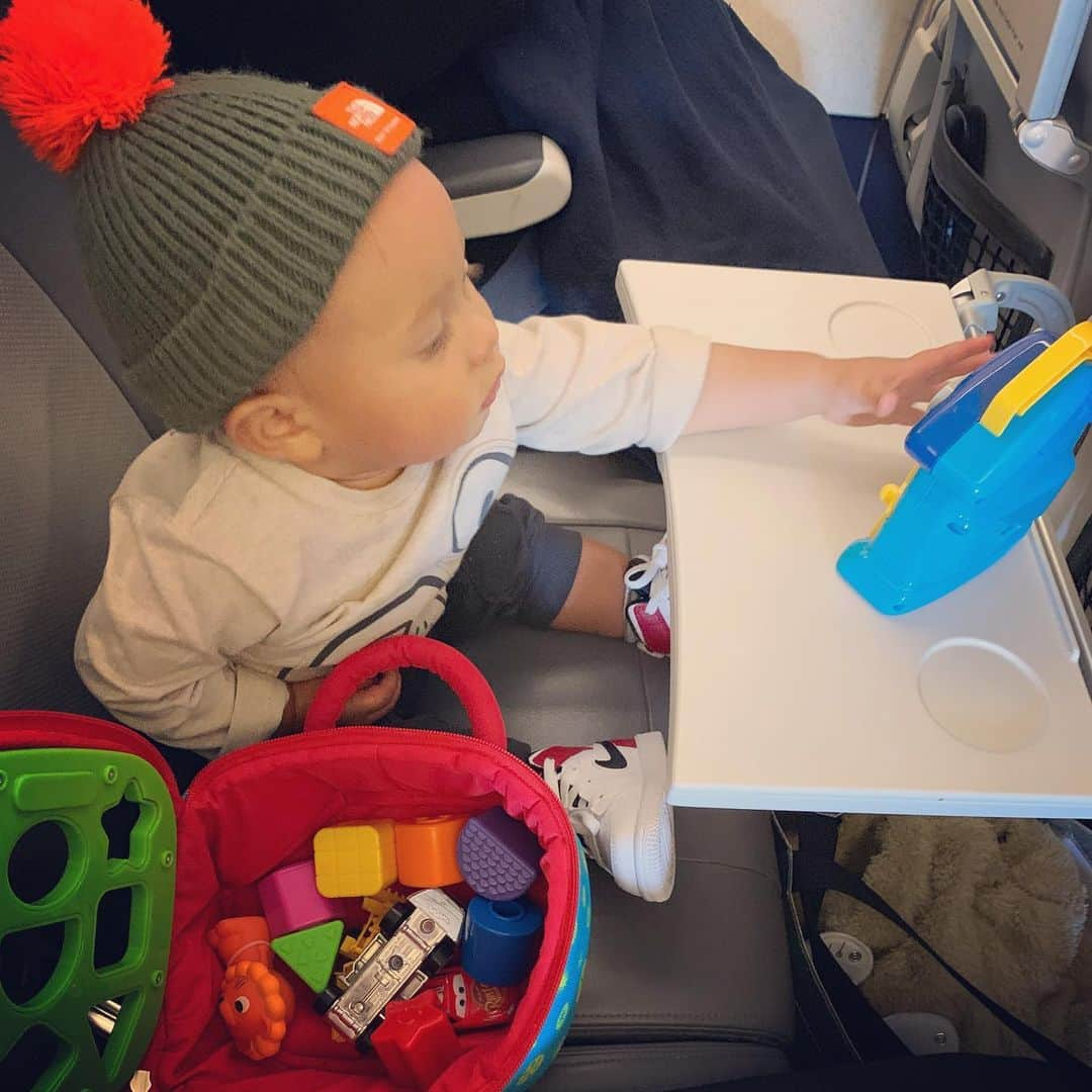 ブリット・ニコルさんのインスタグラム写真 - (ブリット・ニコルInstagram)「My favorite moments with Eli on the fear no more tour. ❤️❤️❤️. The first one is Eli drinking a strawberry smoothie at the airport and it just cracks me up!!!! 😌」11月10日 12時07分 - itsbrittnicole