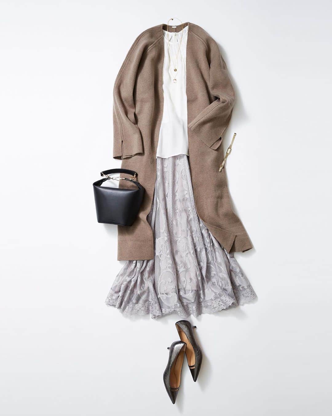 ルミネ公式のインスタグラム：「Iラインのニットからスカートの裾をのぞかせて #ニットガウン ￥12,000+TAX #MilaOwen #ジャガードスカート ￥22,000+TAX #frayid #ギャザーブラウス ￥8,800+TAX #MilaOwen #ミドルボストン ￥15,000+TAX #frayid #コインネックレス ￥3,500+TAX #urbanresearch #ゴールド時計 ￥22,000+TAX #ete #メタリックパンプス ￥48,000+TAX #demiluxebeams ・ #lumine #ルミネ #ルミネ横浜 https://magazine.lumine.ne.jp/?p=85098 ※商品の価格や取り扱い状況は撮影時点のもので、変更になることがあります。」