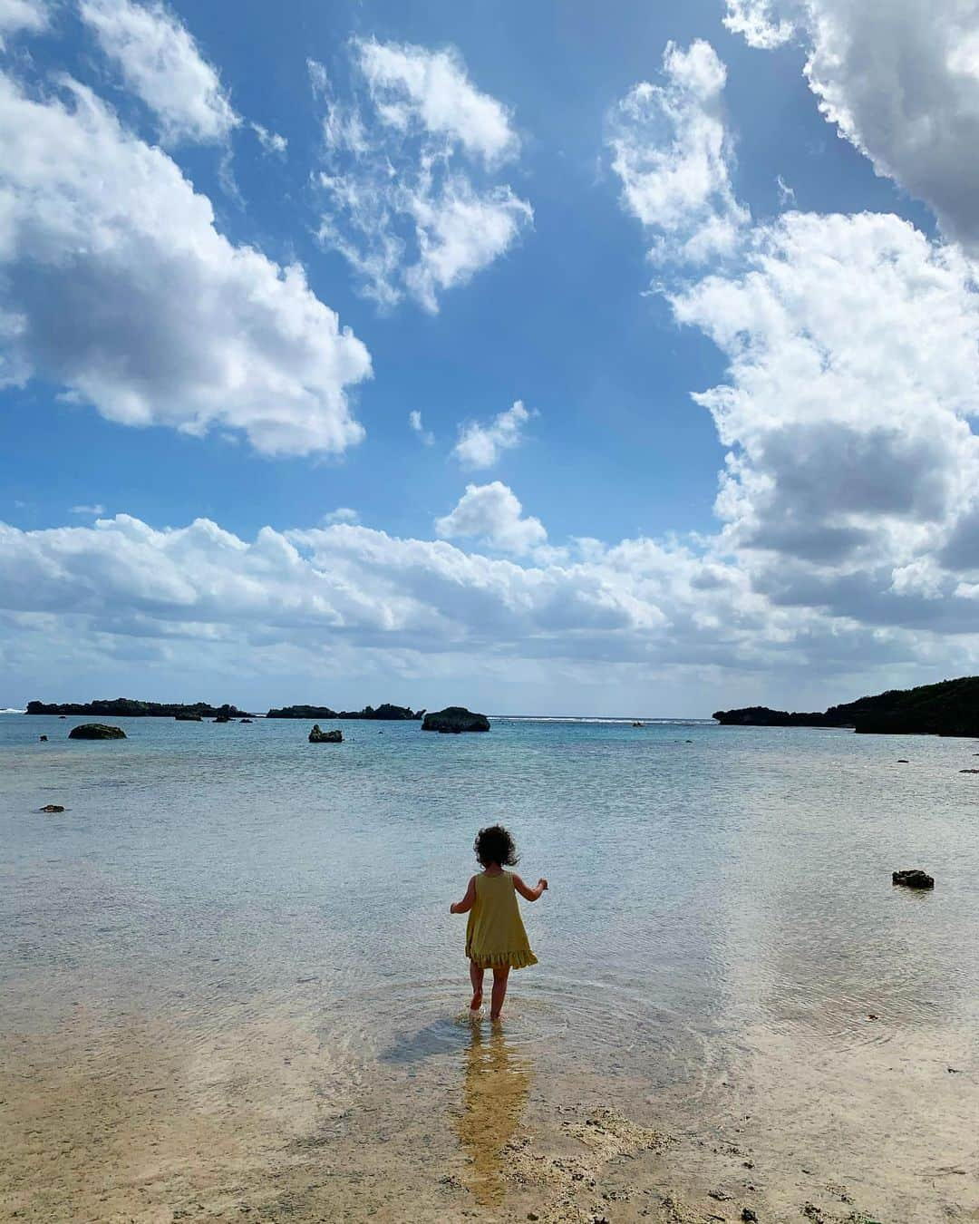 トムセン陽子さんのインスタグラム写真 - (トムセン陽子Instagram)「おだやかな宮古の海。 . . . #宮古島 #沖縄 #okinawa #holiday #beach #夏気分満喫」11月10日 12時27分 - yokothomsen