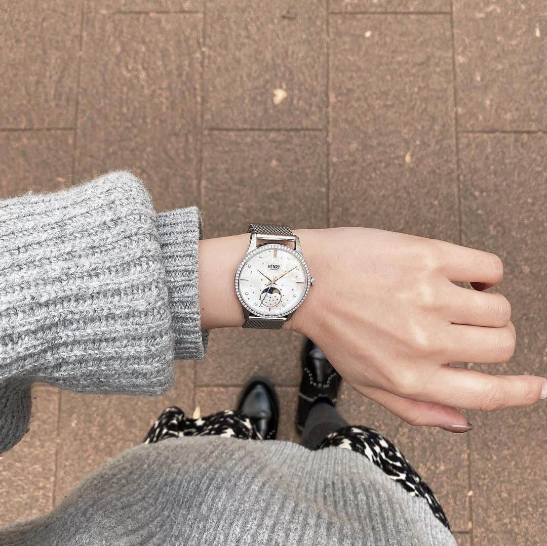 仲村美香さんのインスタグラム写真 - (仲村美香Instagram)「今年最後の　@henrylondonjapan 撮影💕 1年間ありがとうございました☺️♡♡♡ ・ ・ ・ 可愛い時計がいっぱいで、 プレゼントにも利用させてもらってます🤤💕 色んな種類があるので 是非チェックしてみてください🥰♡♡♡ @henrylondonjapan ・ ・ ・ ・ #時計#watches#henrylondonjapan #henrylondon#ヘンリーロンドン」11月10日 12時27分 - mikapu0519