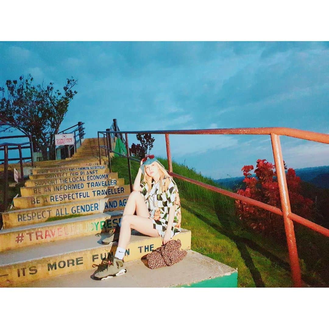 ダラ さんのインスタグラム写真 - (ダラ Instagram)「Chocolate Hills!!! 🍫🍫🍫 achieved ✔️」11月10日 12時52分 - daraxxi