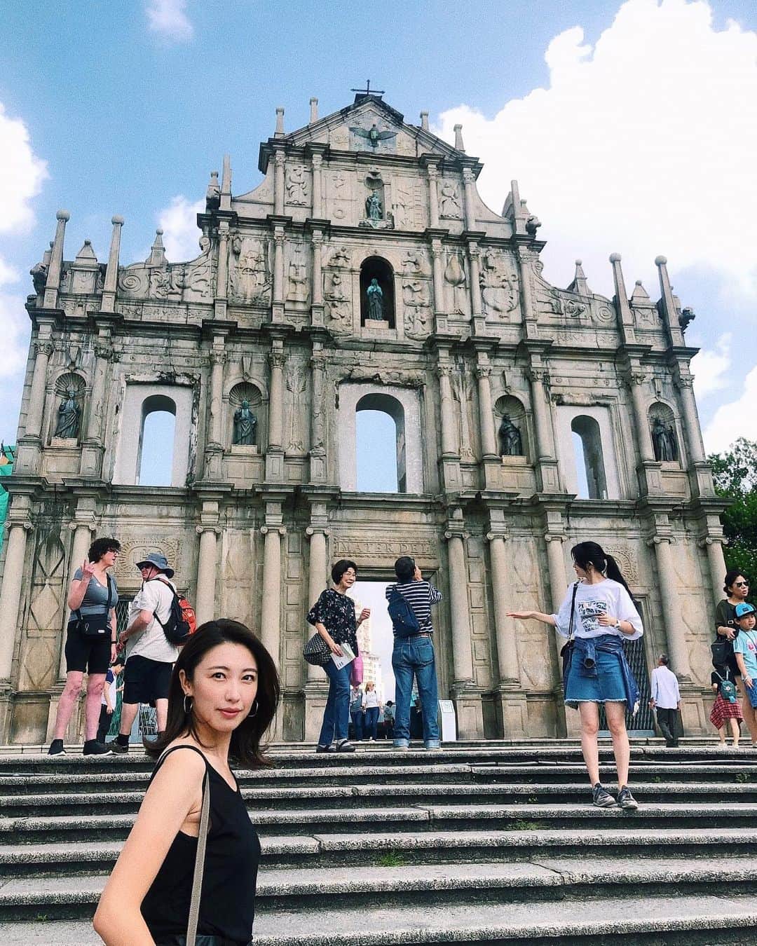 のインスタグラム：「. . マカオ🇲🇴 . 可愛い建物＆ド派手なものが たくさんあった😮✨ 毎日天気が良くて 気持ちよかったなー❤️ . .」
