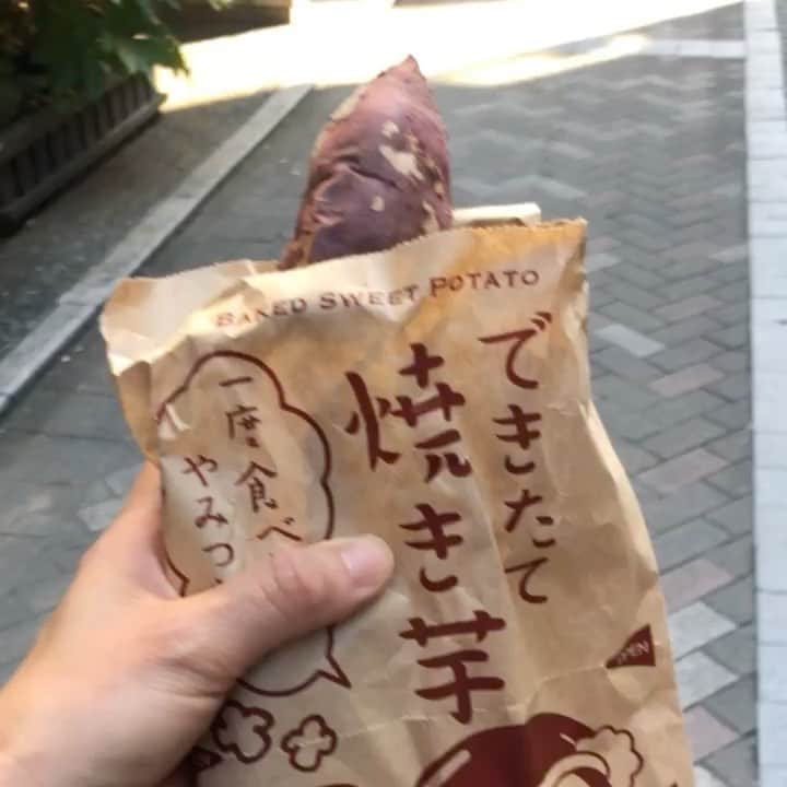 のインスタグラム：「#ご褒美 ❤️ #大好物 #焼き芋 🍠😍 13㎞ラン→キック三昧のキック🥊 #疲れてるのに頑張った  #足もう動きません🦵 #しかも今日は人と警備がすごくて足止めたくさん 💦 #アスリート女医 #美容アンチエイジング専門医 #黒田愛美」