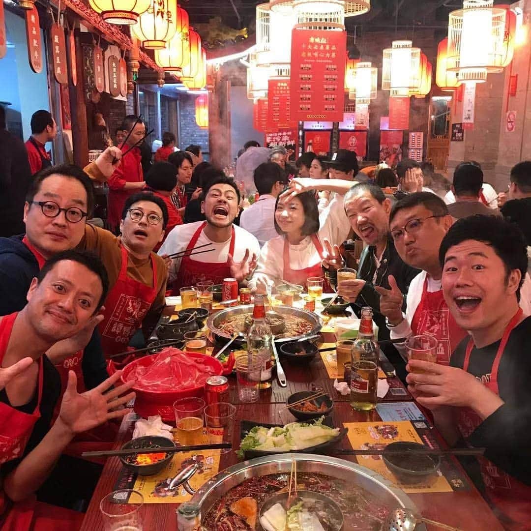 太田芳伸のインスタグラム：「ただいま上海から帰ろうとしてます。  あー、楽しかったー‼️ 今回はインスタライブ出来ませんでしたが またしますね🎵  帰ったらプレゼント郵送しますので✨ 当選者の方もうしばらくお待ちを❤️ いつもインスタに いいね👍 コメント💬 押してくれてる方 見てますので❤️ ありがとうございます✨」
