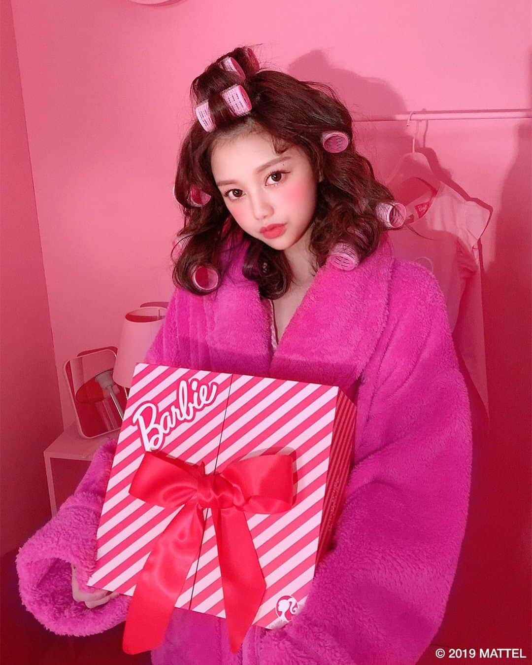 Chuuのインスタグラム：「💖barbie X chuu💖 Have a lovely day!👭✨」