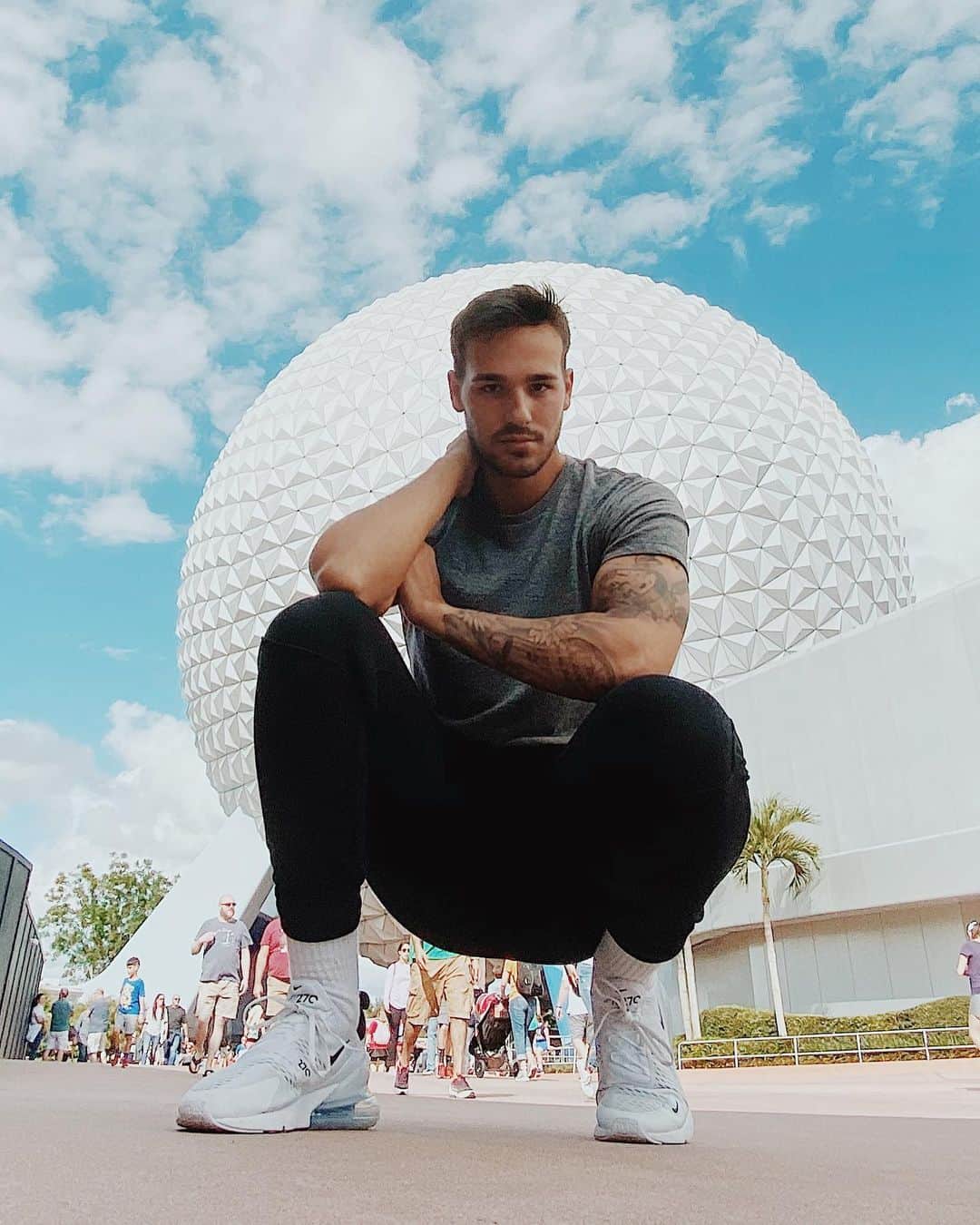 ジェイコブ・ホワイトサイズのインスタグラム：「my baby epcot」